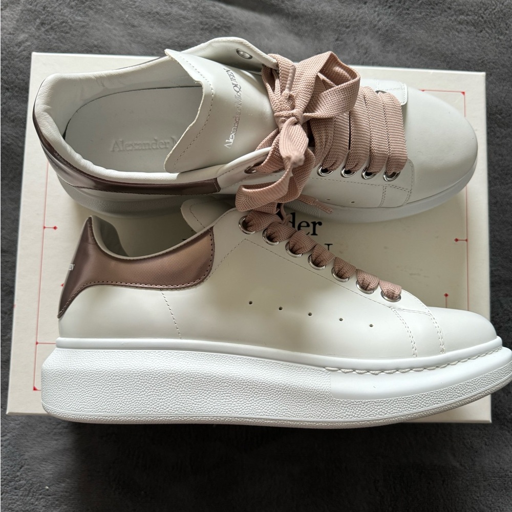 Alexander McQueen Women's White and Pink Sneakers